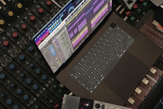 Mengintegrasikan Efek Suara dan Visual dalam Video Musik dengan Teknologi Terbaru