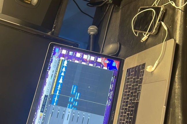 Menggunakan Teknologi High-Fidelity Audio dalam Produksi Video Musik di Production House