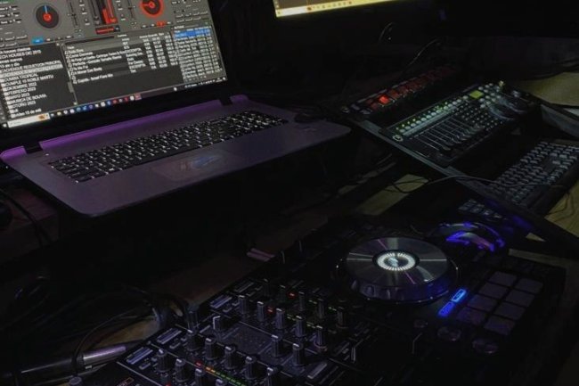 Menerapkan Teknologi High-Speed Cameras di Production House untuk Mengambil Gambar Video Musik"