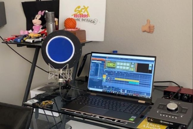 Video Musik yang Dapat Disesuaikan Berdasarkan Preferensi Pengguna