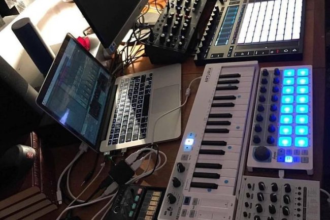 Peran Teknik Editing dalam Menjaga Alur Cerita Video Musik