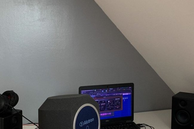 Penggunaan Kamera Berputar untuk Menambah Dinamika dalam Video Musik