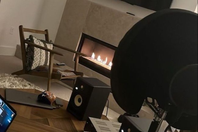 Proses Pembuatan Video Musik dengan Kombinasi Live Action dan Animasi