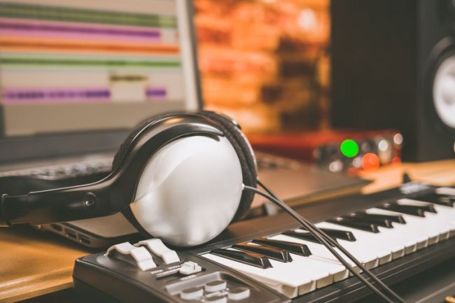 Bagaimana Perusahaan Musik Memanfaatkan Data untuk Meningkatkan Strategi Promosi?