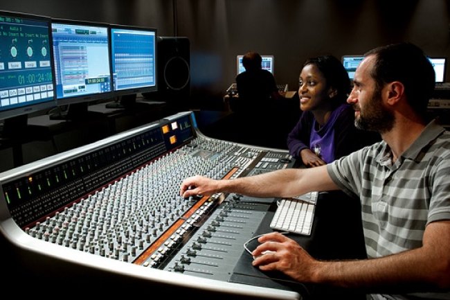 Bagaimana Menjadi Manajer Artis di Perusahaan Musik?